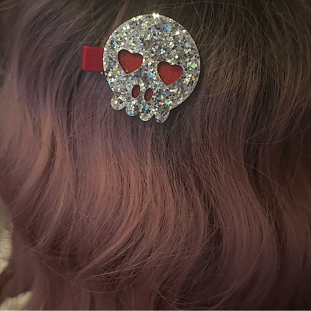 $1! Sparkly Skull Barrette Hair Clip💀